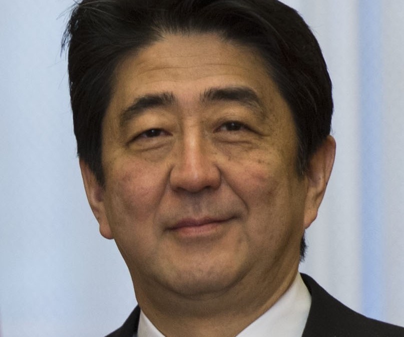 Aprenda as vantagens e desvantagens de Estilos de Liderança de Shinzo Abe